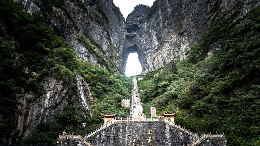 Montaña Tianmen, China |  9 de los destinos más misteriosos de Asia |  CerebroBerry: 