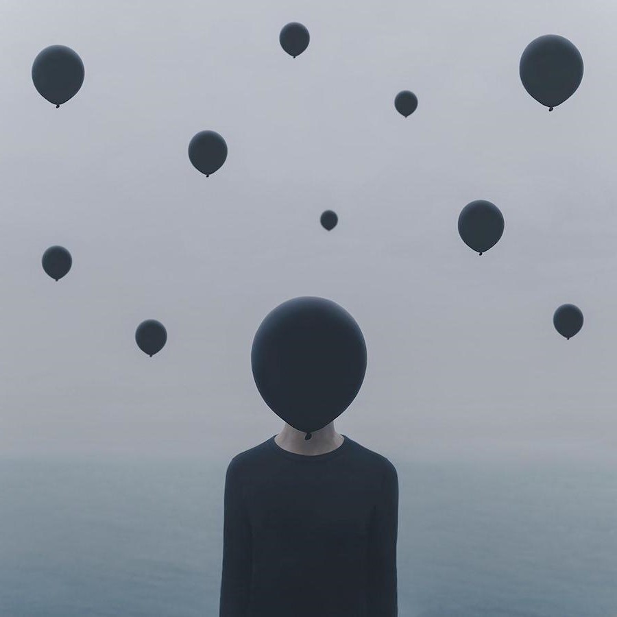 Lo dejó ir  Fotografía surrealista que explora el solitario mundo interior del hombre.  bayas de cerebro