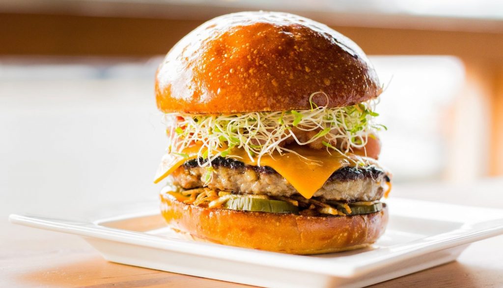 La hamburguesa bistró canadiense Oakwood |:  Seis lugares de todo el mundo para probar las mejores hamburguesas  bayas de cerebro