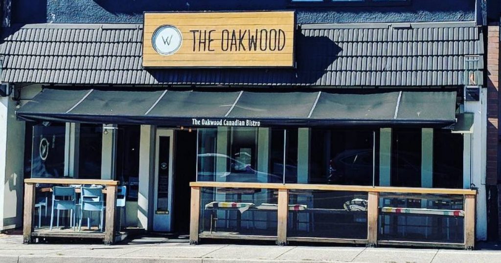 The Oakwood Canadian Bistro, Vancouver, Columbia Británica |  Seis lugares de todo el mundo para probar las mejores hamburguesas  bayas de cerebro