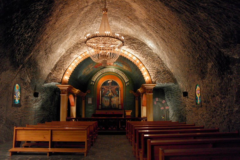 Capilla del Rey Bendito, Mina de Sal de Wieliczka, Cracovia, Polonia |  17 iglesias rupestres increíblemente hermosas en todo el mundo |  bayas de cerebro