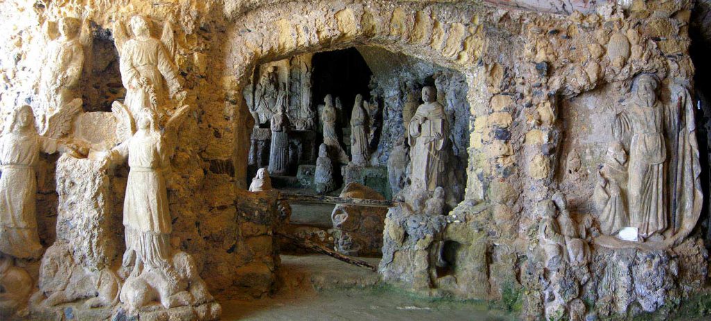 Iglesia Piedigrota, Pizzo, Italia |:  17 iglesias rupestres increíblemente hermosas en todo el mundo |  bayas de cerebro