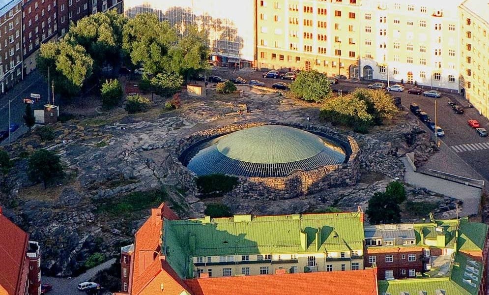 Iglesia Temppeliaukio, exterior de Helsinki |:  17 iglesias rupestres increíblemente hermosas en todo el mundo |  bayas de cerebro